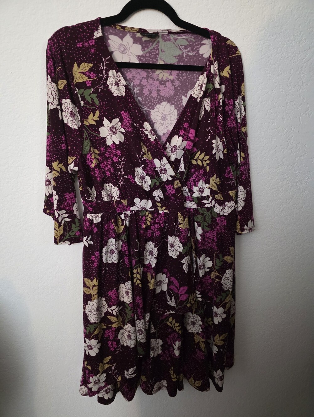 EUC Torrid Plum Floral Faux Wrap Dress with White & Green Accents
